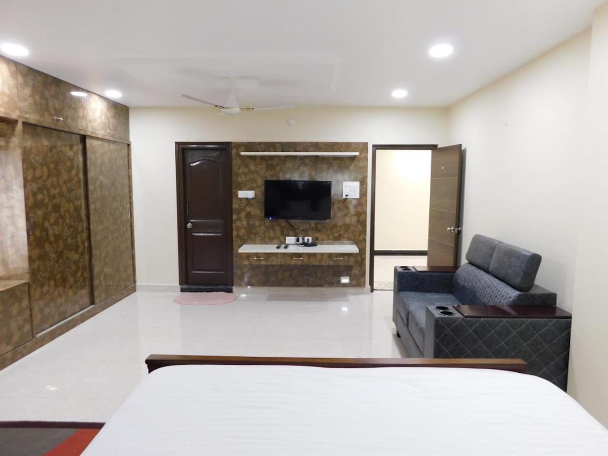 Voila At Nest Hotel Hyderabad Exterior foto
