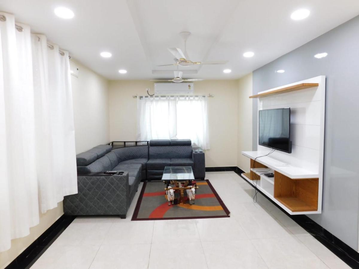 Voila At Nest Hotel Hyderabad Exterior foto
