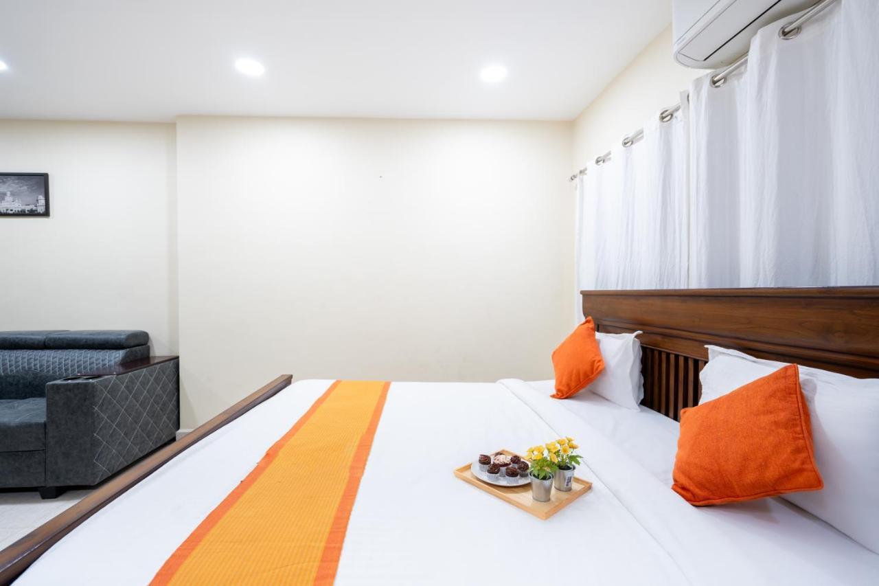 Voila At Nest Hotel Hyderabad Exterior foto