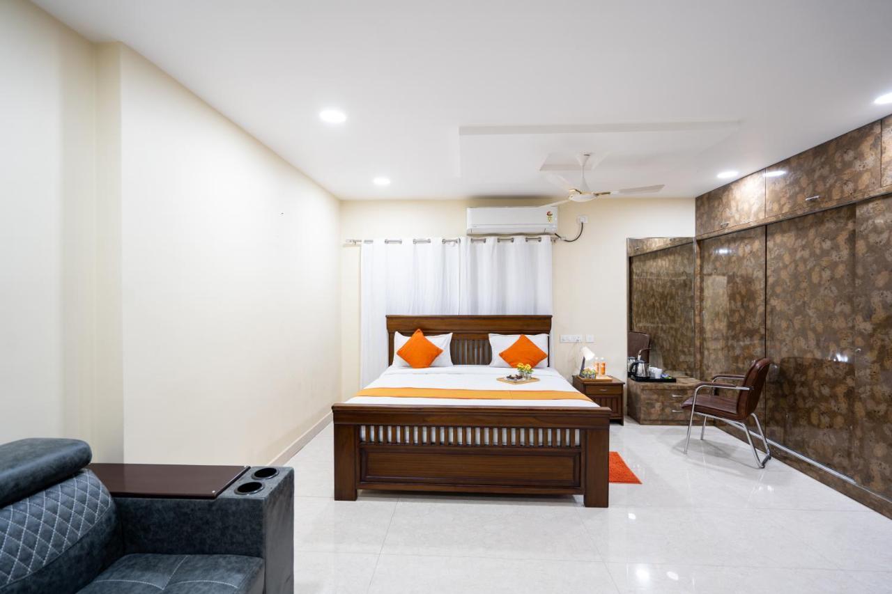 Voila At Nest Hotel Hyderabad Exterior foto