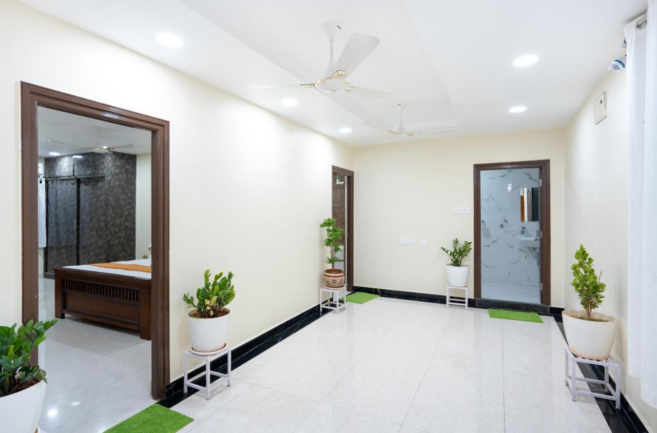 Voila At Nest Hotel Hyderabad Exterior foto